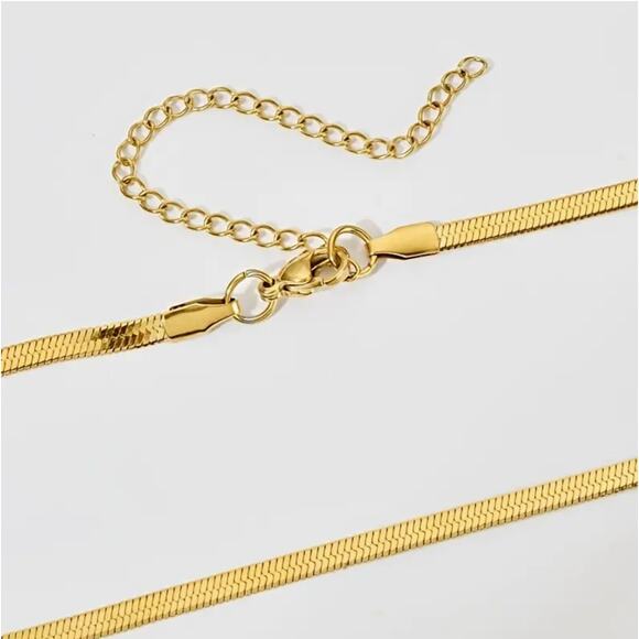 NWT 18K Gold Plated Stainless Steel Chain Herringbone Necklace - Picture 3 of 3